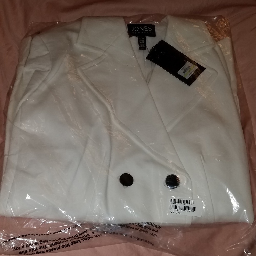 White peajacket, NWT, 18W Jones New York
